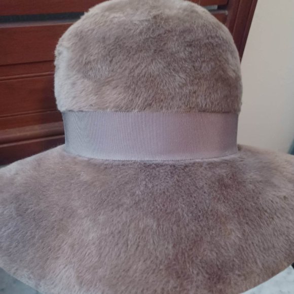 Chic Vintage "Duchess" for Marshall Field & Co. Faux Fur Hat Made in Italy - Picture 6 of 10